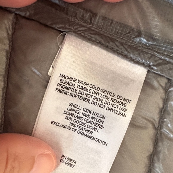 Mountain Hardwear Women's Gray Puffer Vest - Picture 10 of 11